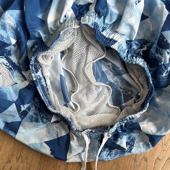 Hollister Medium Men Swimming Board Trunks, Cargo Pocket, Drawstring & Lining - Picture 4 of 7